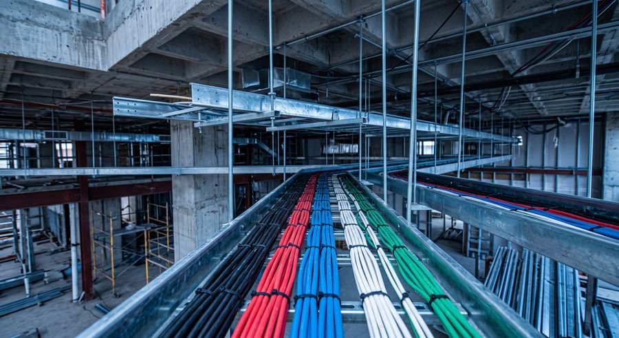 Instalación de bandejas portacables eléctricas